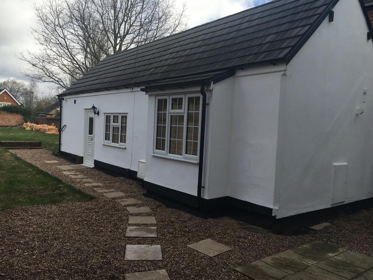 Manor Bungalow Walsall Exteriör bild